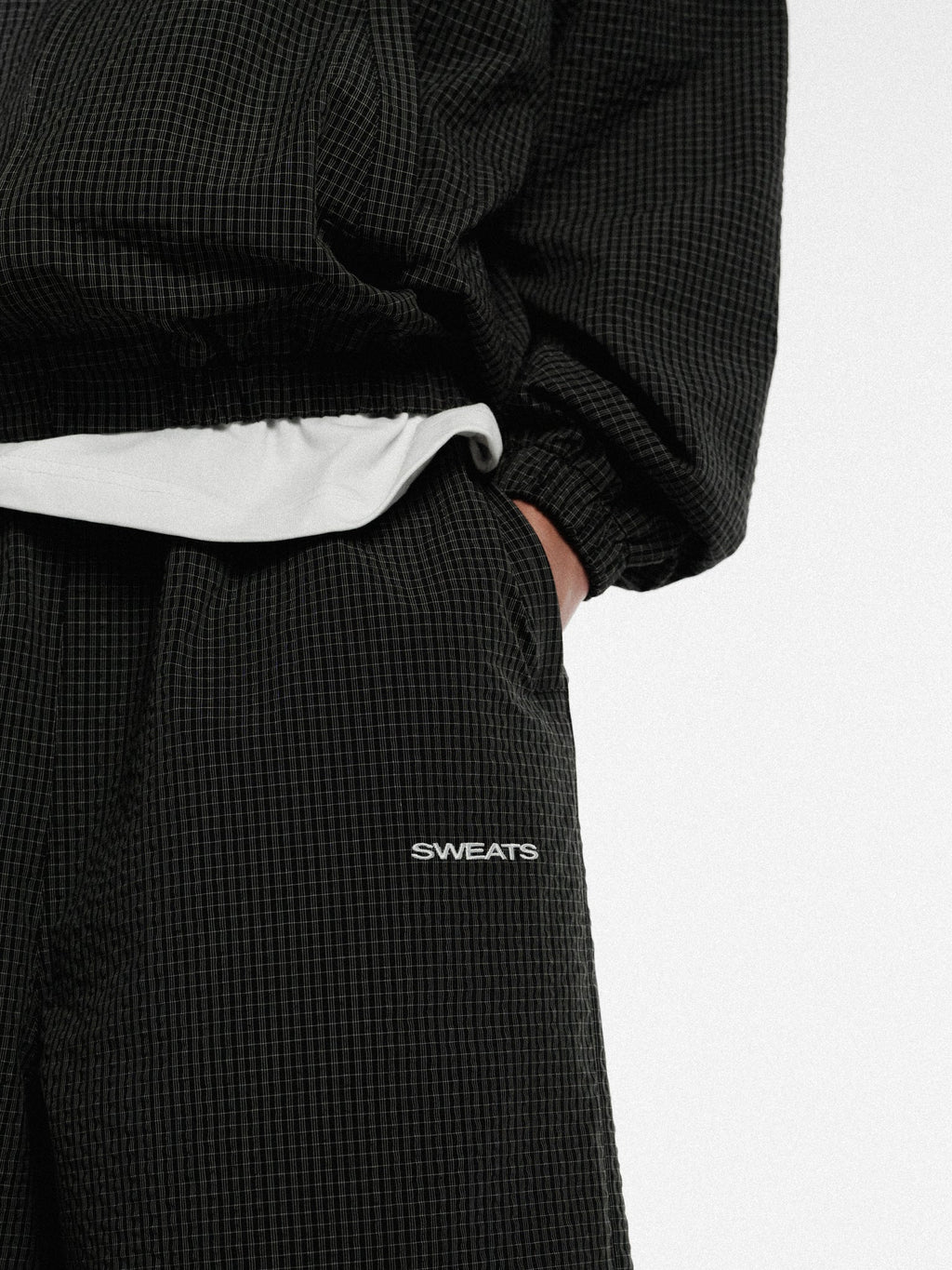 CHECKERED TRACK SHORT - BLACK/WHITE